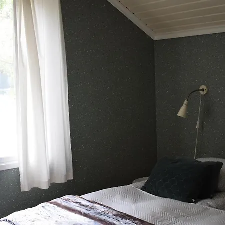 Pensar & Ravintola Sandvik 假日公园 3*
