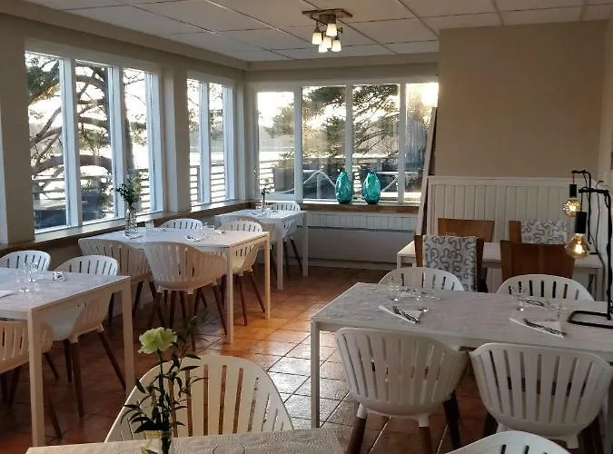 Pensar & Ravintola Sandvik ناجو